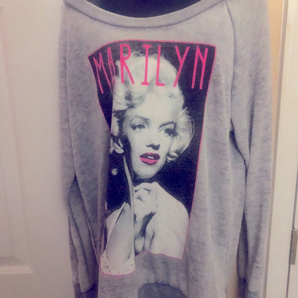 LNWOT Marilyn Monroe Red Carpet Noir sweatshirt